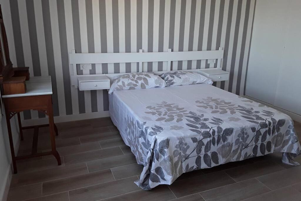 Piso En Primera Linea Con Wifi Y Vistas Al Mar Lo Pagán Exteriör bild